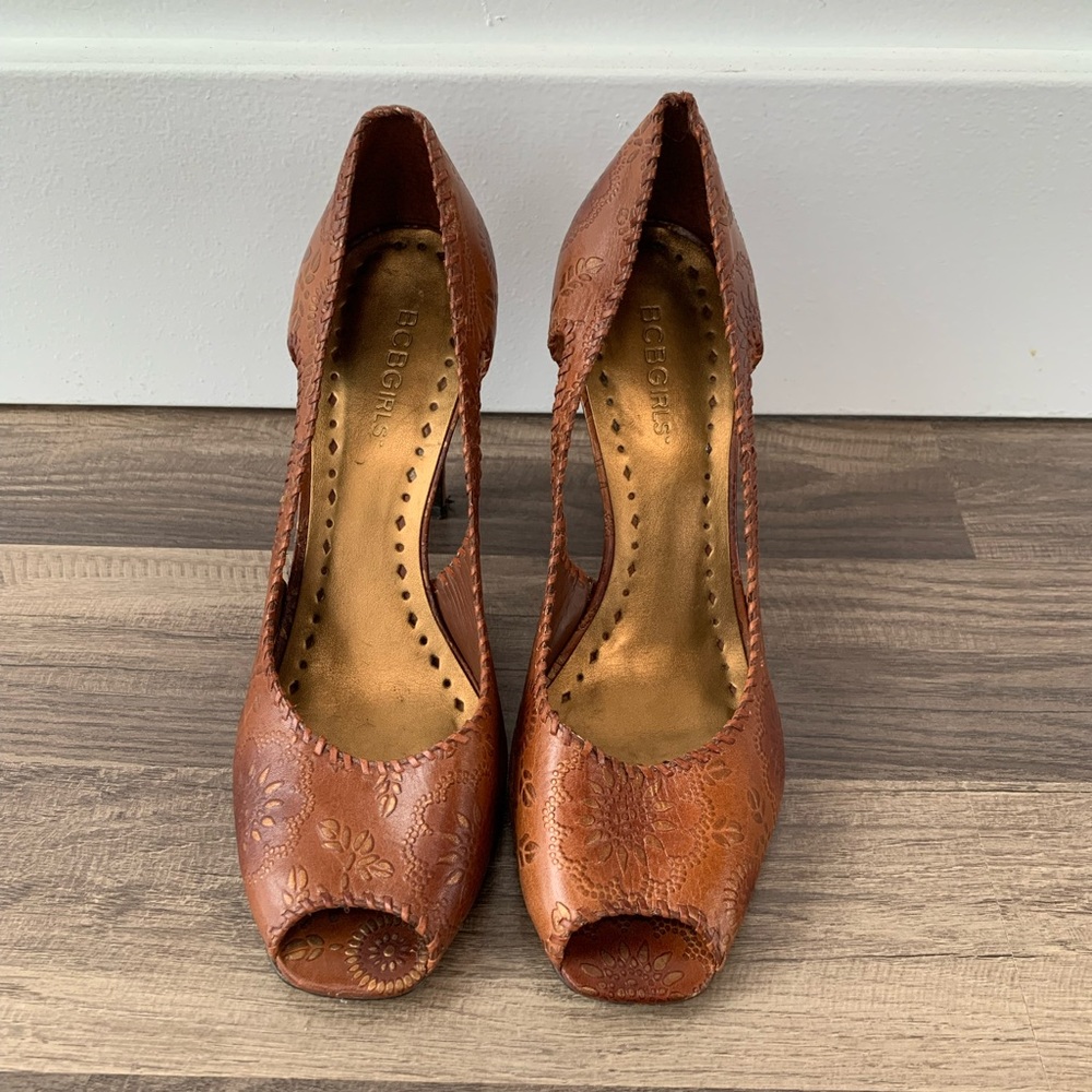 BCBGGIRLS brown leather peep toes